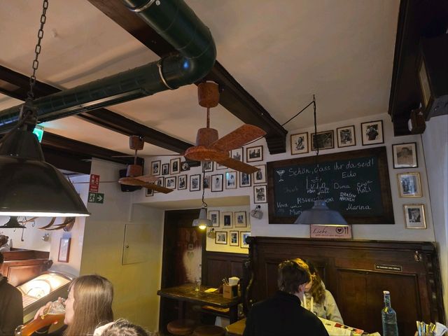 해외여행 잘츠부르크 대표 오스트리안 맛집 Zwettler's Wirtshaus