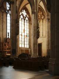 ⛪️圧巻のゴシック建築！ケルン大聖堂で心震える瞬間を✨