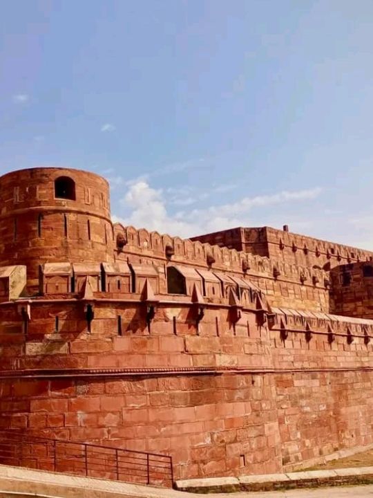 🏰 Agra Fort – Where History Comes Alive in Red Sandstone ❤️