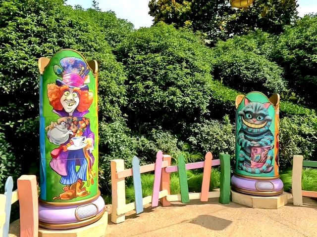 Get lost in Alice in Wonderland Maze!