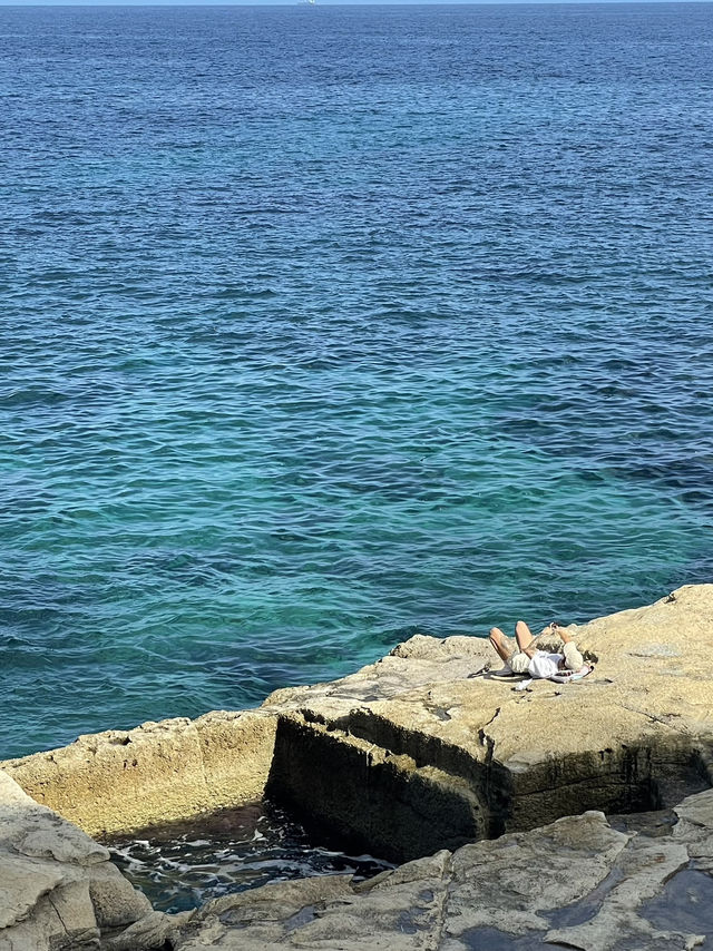 🌊 몰타 슬리에마에서 세인트 줄리안스까지, 바다 따라 걷기 👟