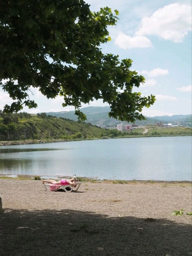 トビリシの湖でのんびり「Lisi Lake」🩵