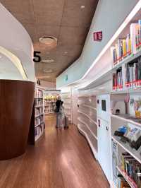 💫 รีวิวไลบรารีที่ชิคสุดในจักรวาล: Library@Orchard