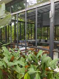 The Hidden Resort & Restaurant รีสอร์ทลับในป่า