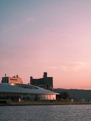 Shimane・Matsue｜Lake Shinji｜A breathtaking moment by the lakeside, bathed in sunset hues.