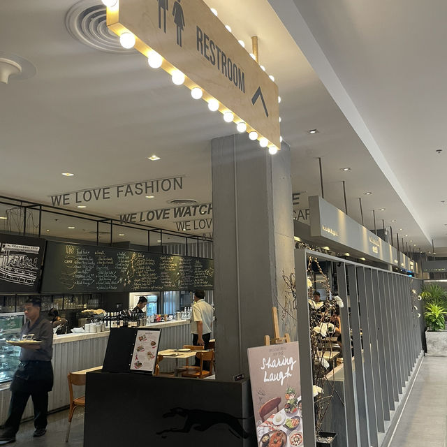 🐾 Greyhound Café: ร้านอาหารฟิวชั่นสไตล์ชิค