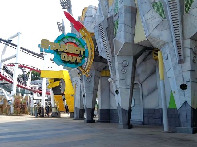 Cybertron comes alive at Universal Studios Singapore!