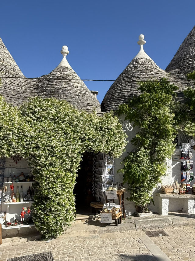 🇮🇹 A B E R O B E L L O • A fairytale Italian village 🧚 