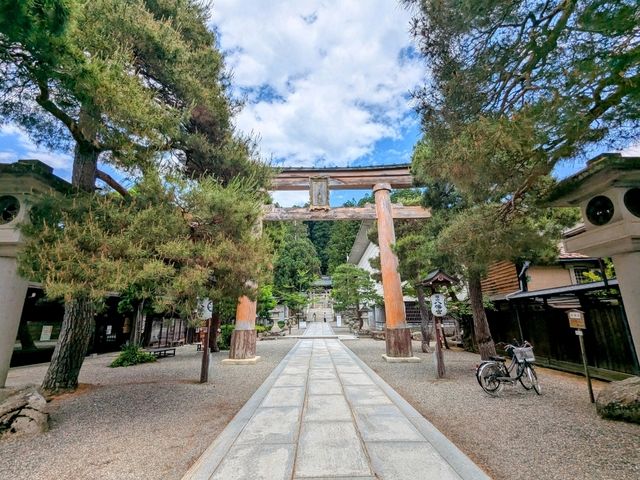 高山 | 櫻山八幡宮，巨大鳥居與古老的神社