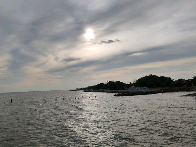 Tanjung Sepat Lover's Bridge: A Romantic Seaside Escape