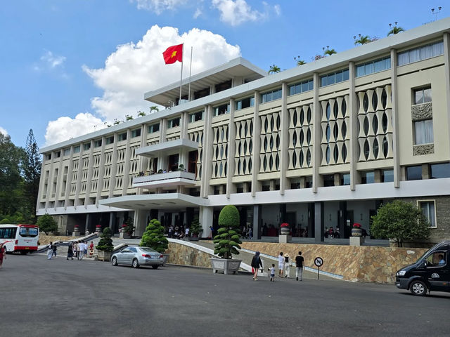 🇻🇳ホーチミンの歴史を感じる場所「統一会堂」でタイムスリップ体験