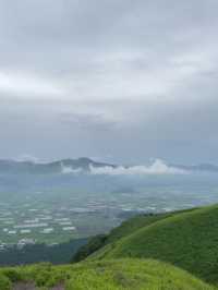 【大観峰】阿蘇五岳を一望！心が広がる絶景パノラマスポット🌄💨 阿蘇エリアの中でも特に人気の絶景スポット「大観峰」。 