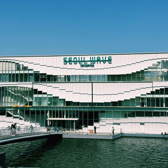 Floating Coffee & City Views – Our Starbucks Experience on the Han River