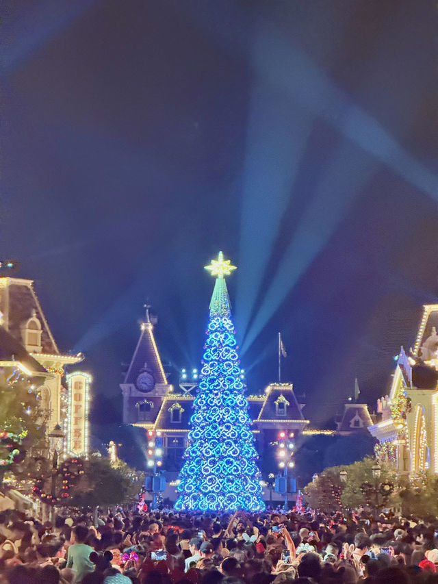 プレゼントってまさかの香港ディズニーランド🎁🎆🎠✨ プレゼントってまさかの香港ディズニーランド🎁🎆🎠✨
