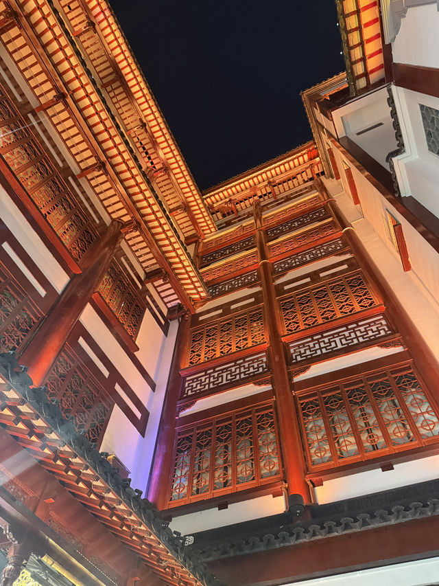 Yuyuan Garden After Dark: A Shanghai Fairytale Come to Life ✨🌟