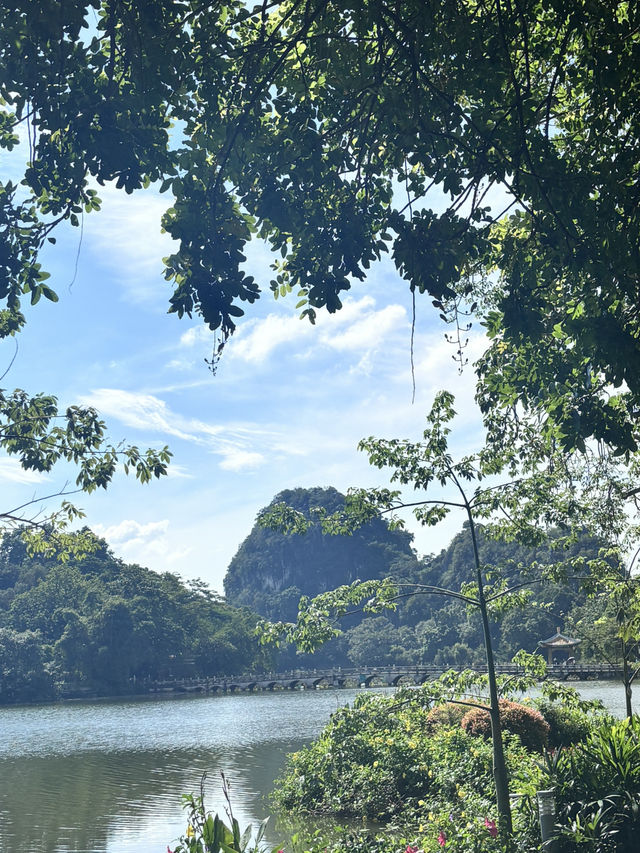 Seven Star Crags: Zhaoqing’s Jaw-Dropping Views 🌟