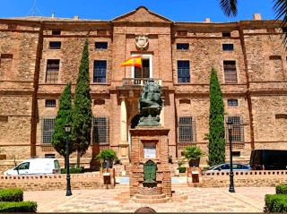 Strolling through the cultural landscapes of the Castle of Saluc.
