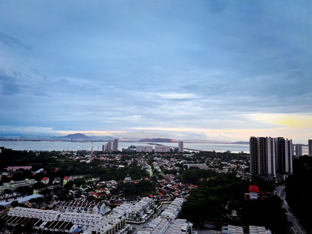 Raffel Tower, Gelugor — Modern Hillside Living with Scenic Views
