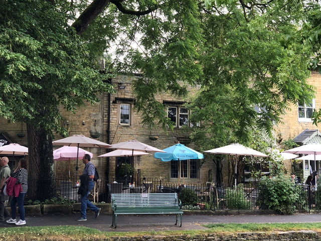 🌿 영국 런던 버튼 온 더 워터, 작은 강가 마을의 매력