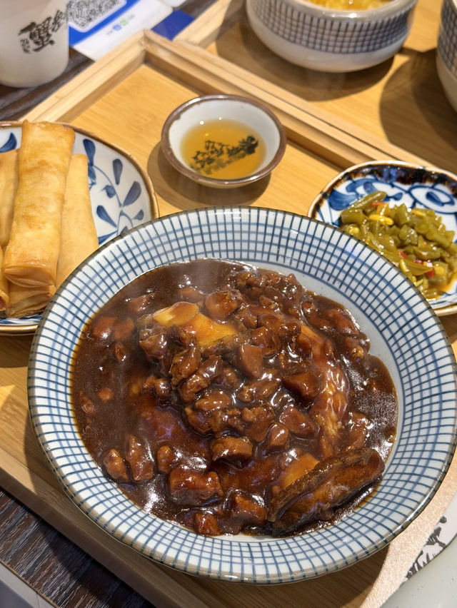 ข้าวราดซอสปู ที่อร่อยมากในเซี่ยงไฮ้