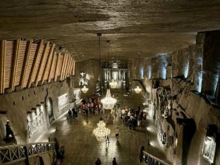 역사와 경이로움이 가득한 지하 세계