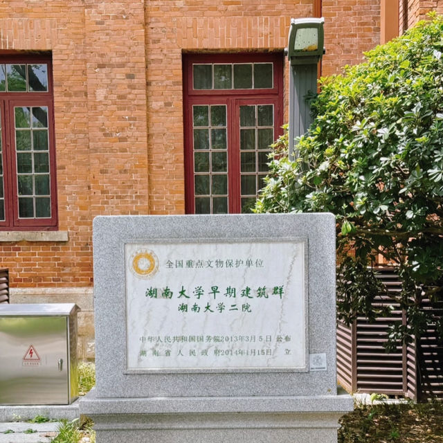 🎓 Hunan University — The Romance of Red Bricks and Sunshine 🌤 🎓 Hunan University — The Romance of Red Bricks and Sunshine 🌤