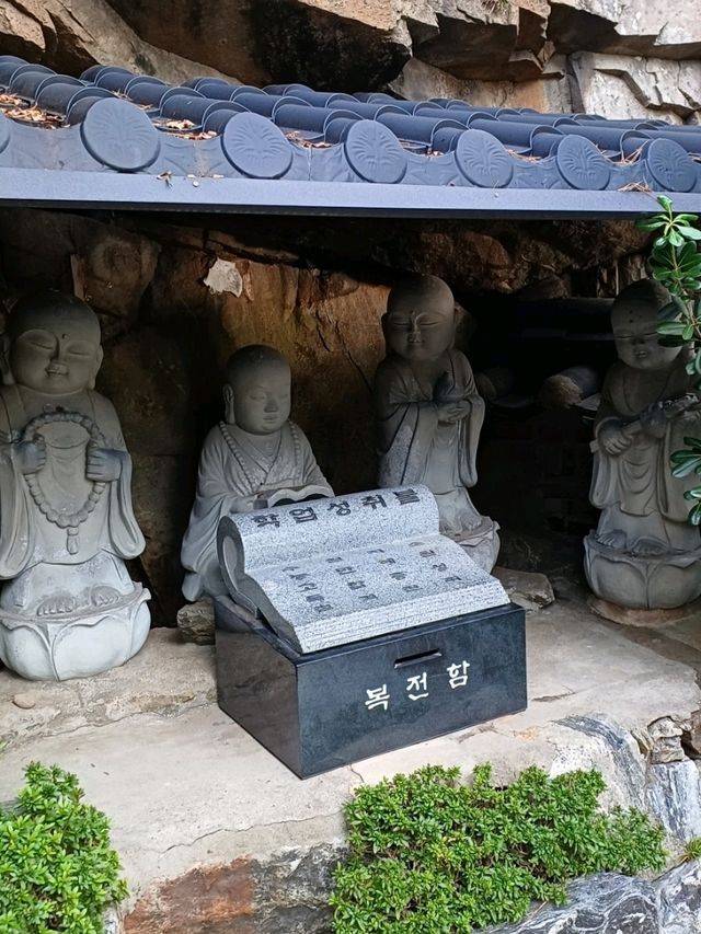 학업성취 기원 불전함이 인상적인 용궁사🎓