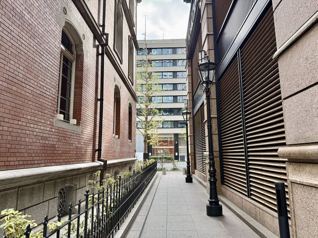 A Gentle Pause at Marunouchi Brick Square 🌿