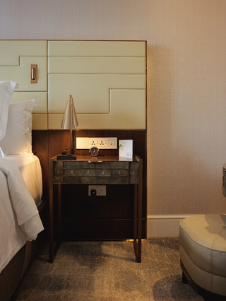 Four Seasons Hotel Singapore: A Legendary Luxury Retreat in the Heart of Orchard Road
