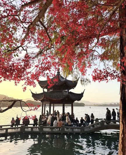 Autumn Foliage Review: West Lake, Hangzhou – A Hidden Spot to
