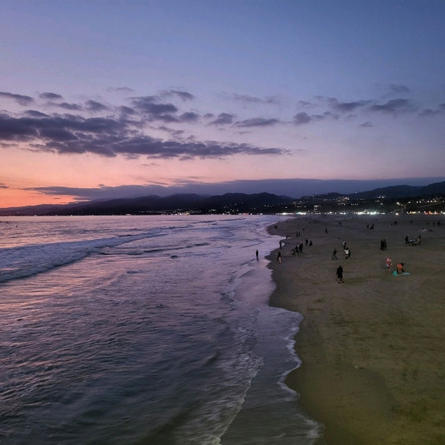🌊✨ Experience the Magic of Santa Monica Pier! 🎡🌅