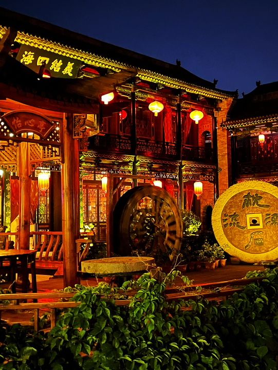 Pingyao After Dark: Lanterns, Neon & a Surprise Gold Fix