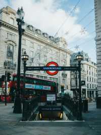 Tower Hill to Trafalgar Square: Vintage Bus Ride