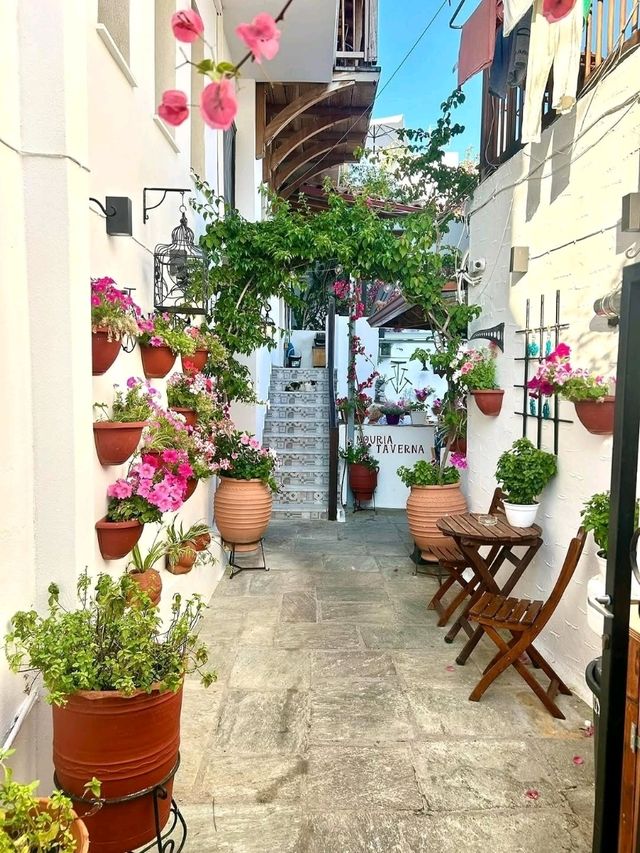 🌊 Skiathos: A Lush Island of Beaches, Charm, and Aegean Spirit 🇬🇷✨