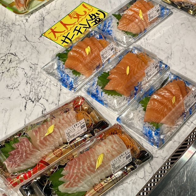 Shirahama🇯🇵Dive into Seafood Paradise at TORETORE ICHIBA! 🍣🦀
