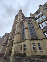 🏛️ A Living Legacy: Historic Beauty and Botanical Charm at Manchester University