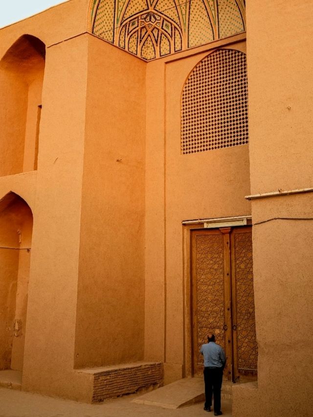 ✨Yazd: Persia’s Desert City of Windcatchers & Timeless Charm 🏜️🌅 ✨Yazd: Persia’s Desert City of Windcatchers & Timeless Charm 🏜️🌅