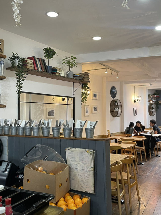 London🇬🇧 A Cosmic Culinary Treat at Astro Cafe & Brunch