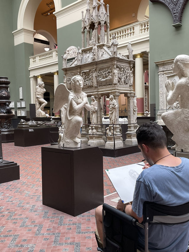 London🇬🇧 A Temple of Art and Design: Review of the V&A