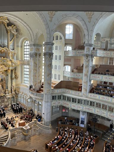 ドレスデン聖母教会は、ドイツ・ザクセン州の州都ドレスデン旧市街に