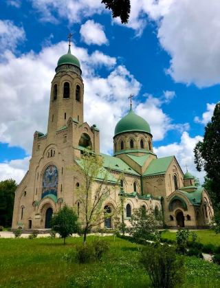 烏克蘭的藝術教會瑰寶：Parkhomivka 的 Svyatopokrovska 教會 🎨⛪