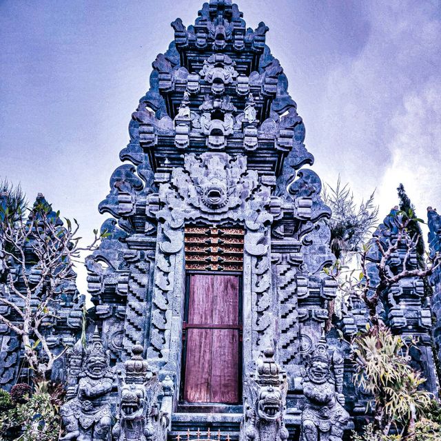 Temple Hopping In Bali!