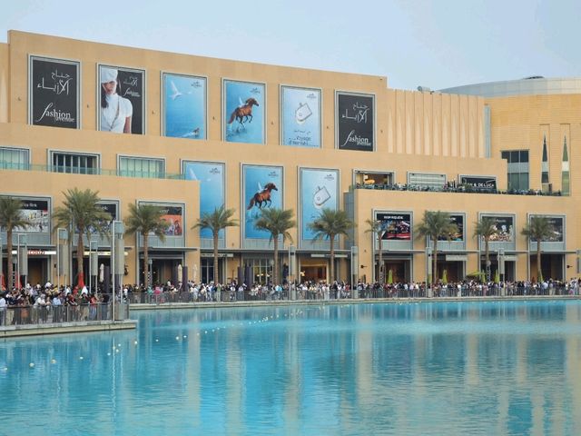 A Shopper's Paradise and Entertainment Haven🇦🇪