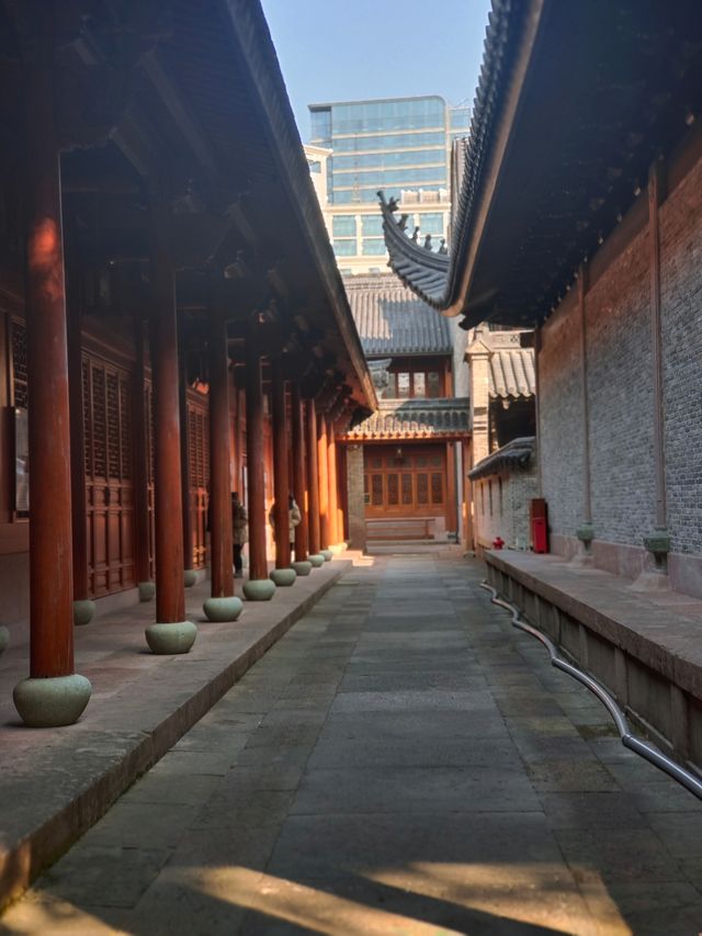 市區裡的寺廟-七塔禪寺