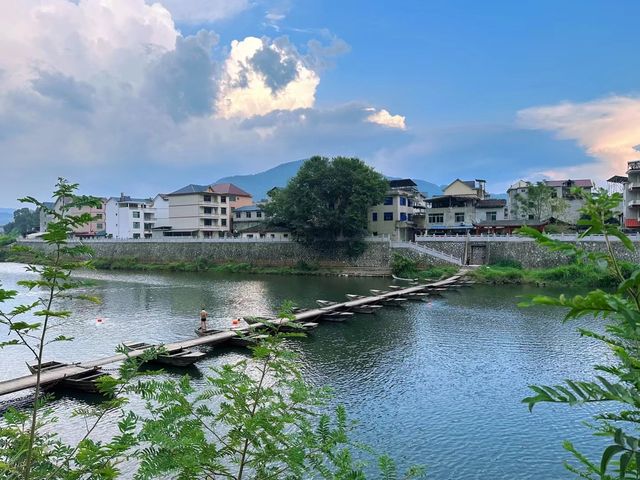 萬安浮橋,浦城現存三座浮橋之一(另兩座觀前浮橋、水南浮橋) 萬安浮橋,浦城現存三座浮橋之一(另兩座觀前浮橋、水南浮橋)