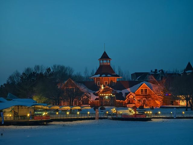 哈爾濱雪後伏爾加莊園，彷彿走進童話裡