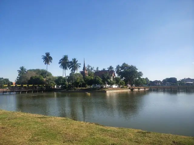 Sukhothai Gold Pool Temple