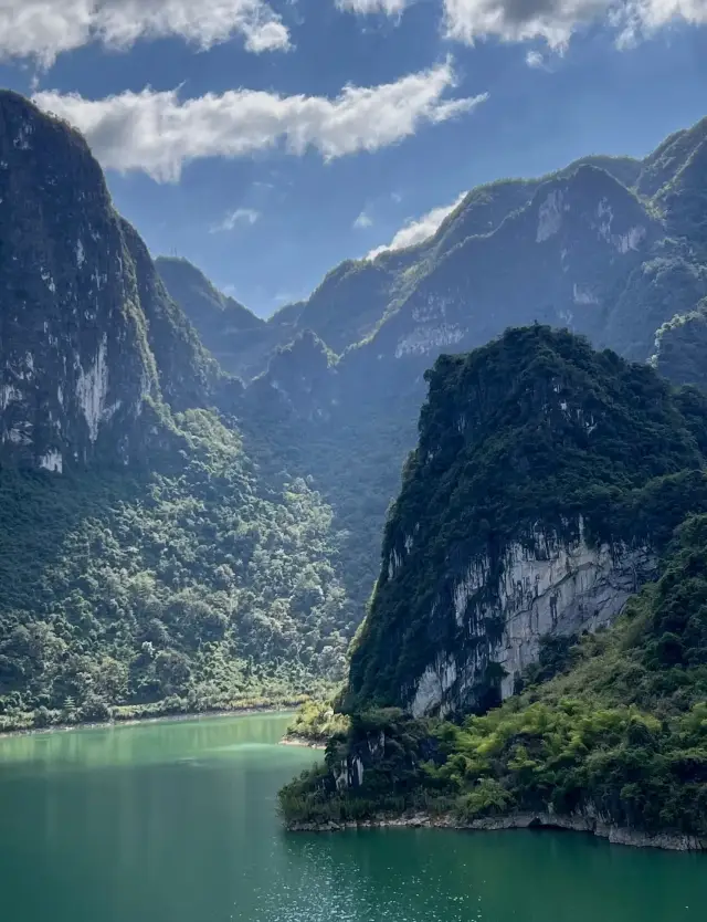 Explore Haokun Lake in Lingyun County, Baise, Guangxi, a plateau pearl at an altitude of 1050 meters