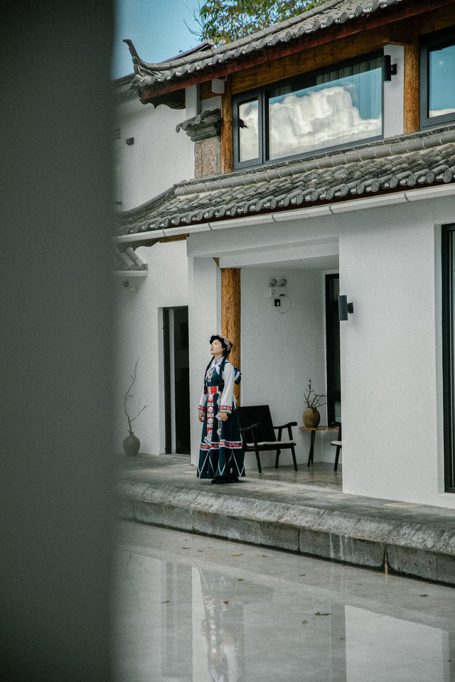 At the Wuzi Mountain House, spend a day as a Naxi maiden adorned with stars and moon.