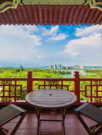 🏰✨ Kaohsiung's Palace of Dreams: Stay in Grandeur 🌇